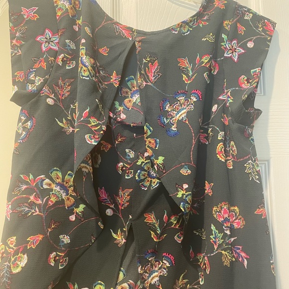 Sweet Rain floral boho top with cute back detail. Never worn. Size small. - Picture 2 of 3